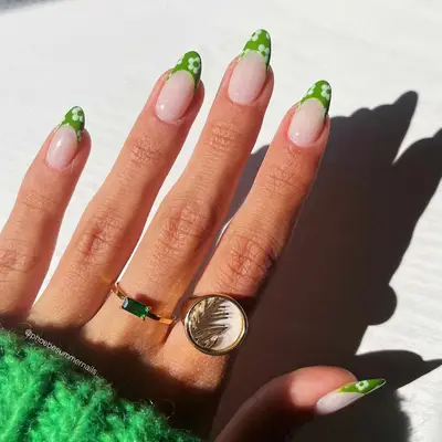Green daisy French manicure