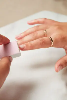 how to apply fake nails