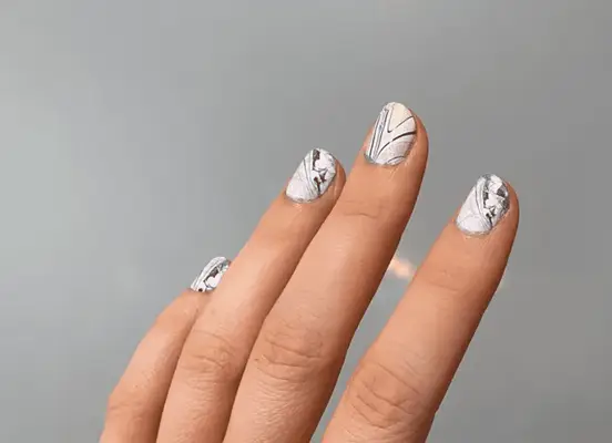 Come creare unghie in marmo d'acqua a casa: guida passo-passo