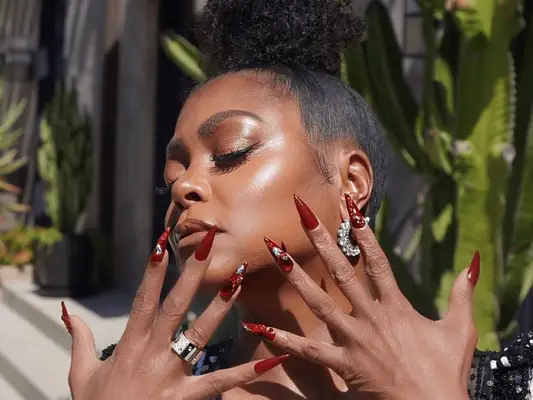 Les 16 meilleures manucures de Taraji P. Henson - du chrome classique aux accents à goutte