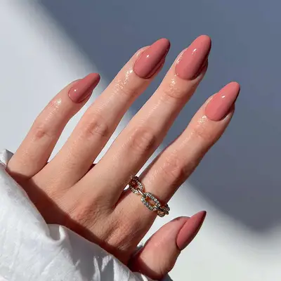 a pinky mauve manicure