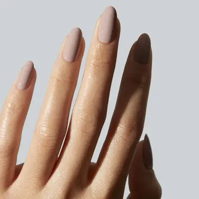 a taupe manicure 