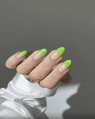 Oval-shaped nails with lime French tips 