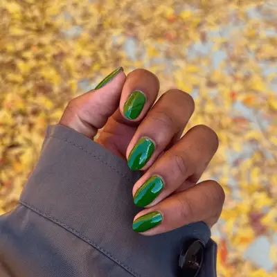 Short dark green nails