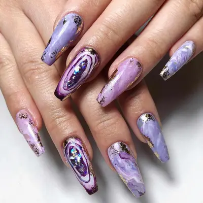 Amethyst Marble Crystal Nails in shades of purple with gold details