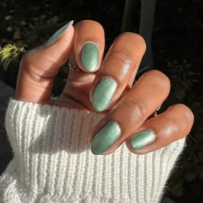 Short green chrome nails
