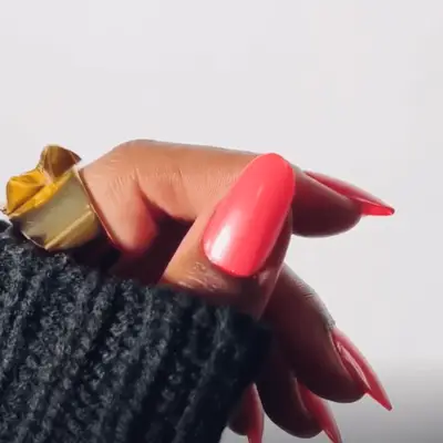 Coral chrome manicure