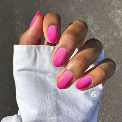 Ombre pink short nails.