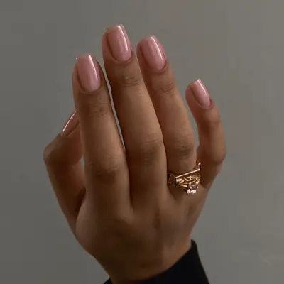 Short pink ombre manicure