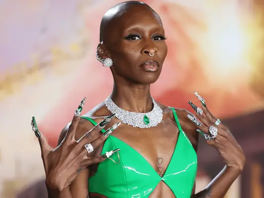 A melhor unha de Cynthia Erivo parece que ela é uma manicure Maven
