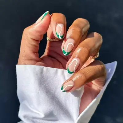 Green tips with white wavy single line