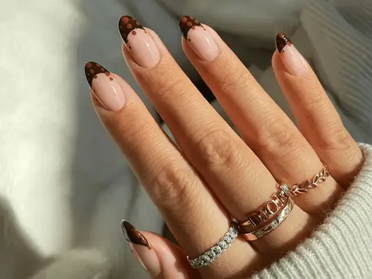 Le 8 migliori spazzole per nail art per raggiungere qualsiasi tipo di design