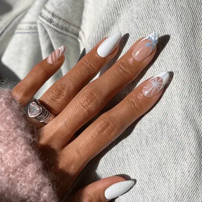 Mismatched white Christmas manicure