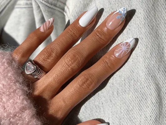 12 idee per unghie di Natale bianco per feste sofisticate