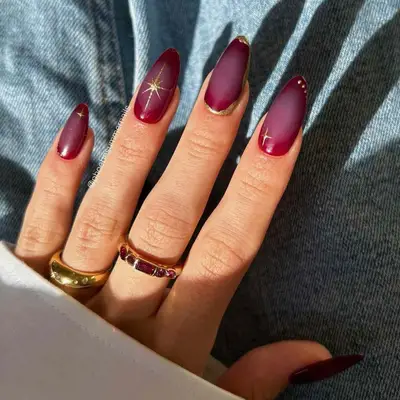 cardinal and gold aura manicure