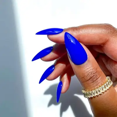 cobalt blue stiletto-shaped manicure