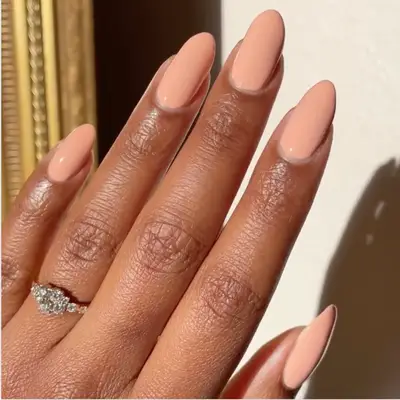 Peach almond-shaped medium-length nails