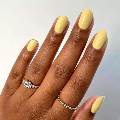 Short yellow nails