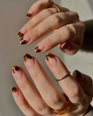 Tortoiseshell nails with heart French tips. 