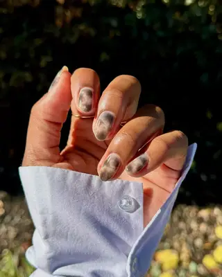 Blonde tortoiseshell nails. 