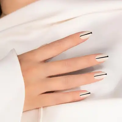 Black-and-white single stripe nail design
