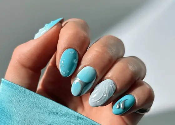 19 Chrome Paznokcie na czerwiec, od Pink Aura Designs po Aqua Blue Motifs