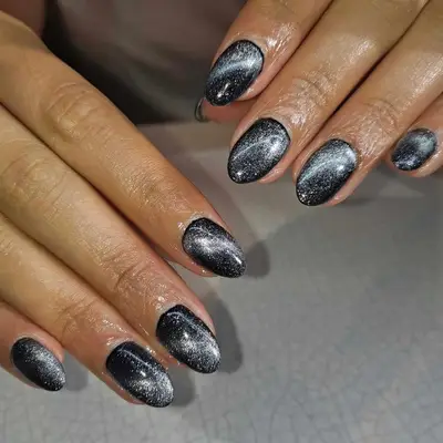 black velvet nails 