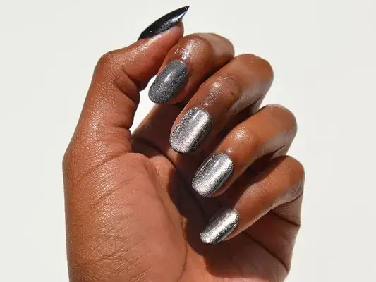 silver chrome velvet nails
