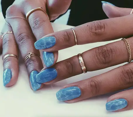 Blue ripple-effect acrylic nail set