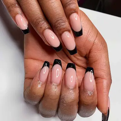 Short coffin nails with black French tips