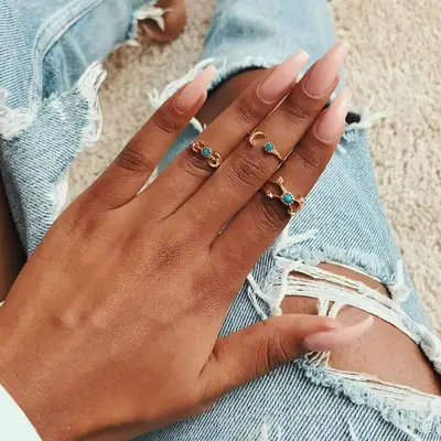 Beige neutral coffin nails