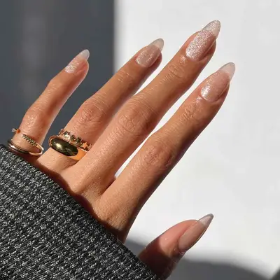 Iridescent vanilla glitter manicure