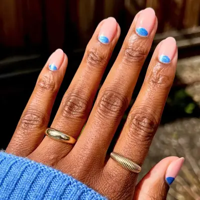 model with bare nails and reverse blue iridescent manicure