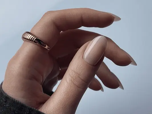 milky French manicure 