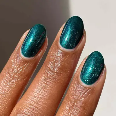manicure with sparkly dark green christmas nails