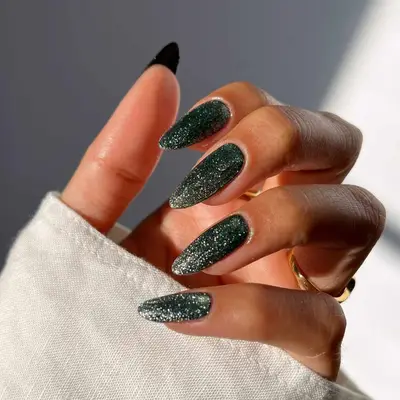 manicure with sparkly dark green christmas nails