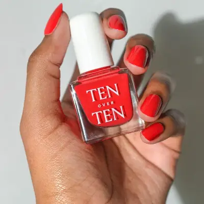 red manicure