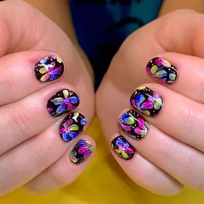short floral nails