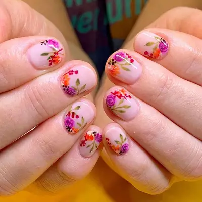 Short floral nails