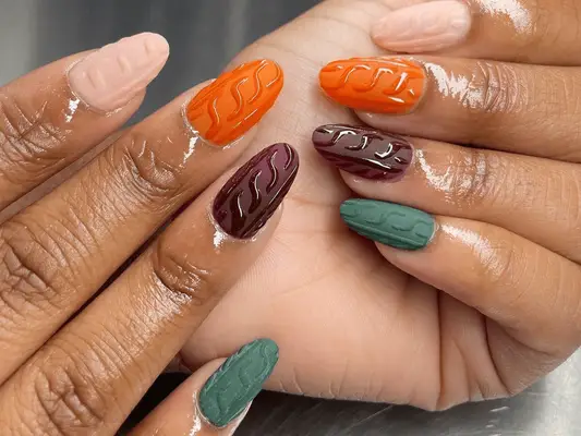 16 idee per unghie maglione da abbinare al tuo accogliente look invernale