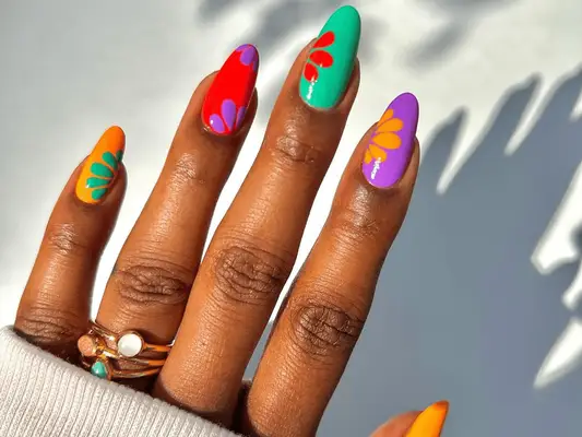 30 pomysłów na gwoździe żelowe na czerwiec z świeżą, letnią atmosferą