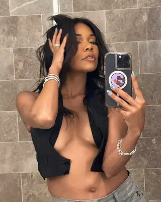 Gabrielle Union taking a selfie showing off her nails.