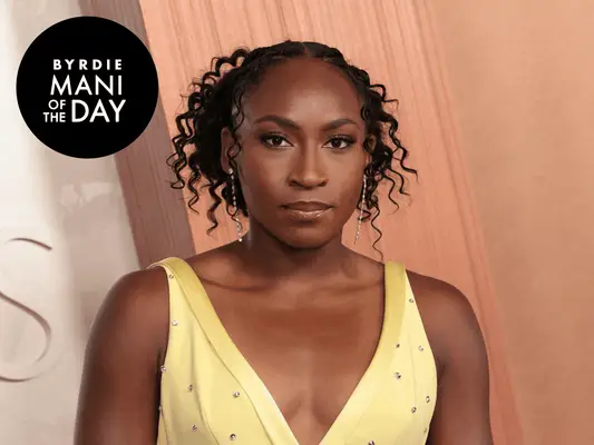 La manicure del gatto di velluto blu di Coco Gauff è un servizio a sé stante