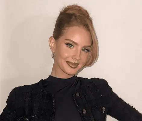 Prim Updo Lana Del Rey sprawia, że wygląda jak stara gwiazdka Hollywood