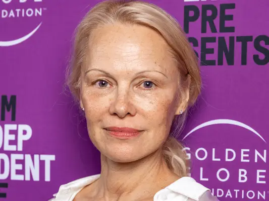 Pamela Andersons 'nackte' Nägel folgen ihrer weniger is-more-Ästhetik