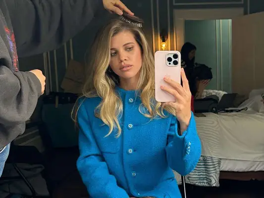 Sofia Richie Grainge ha appena riportato le labbra del correttore, ed è in realtà molto chic