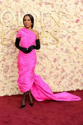 Kerry Washington at the 2025 Golden Globe Awards in a hot pink dress
