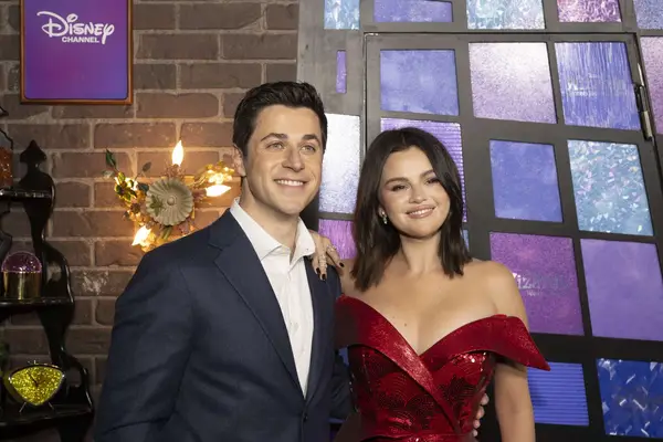 Selena Gomez and David Henrie posing for a photo. 