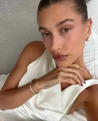 Hailey Bieber with brown glazed nails
