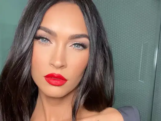 Die 3D-Herz-Maniküre von Megan Fox bringt uns zum Verlieben